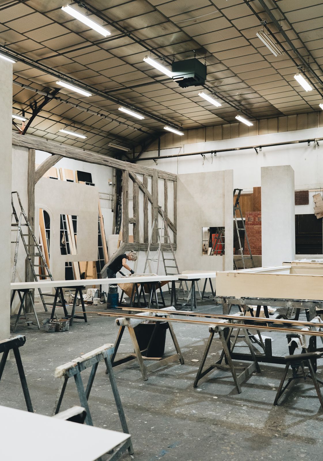 La grande halle de l'atelier sous ses arches métalliques